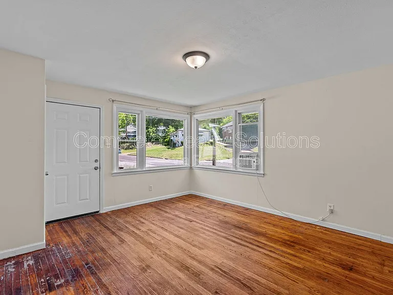 2502 McLaran Ave — Photo 8