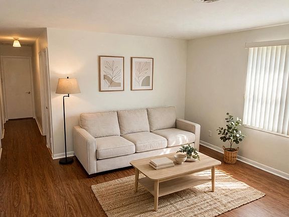 2nd image of 2333 Gillespie St Unit 2