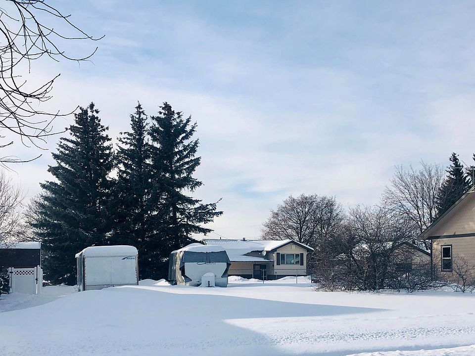 1st image of 1170 16th Ave W