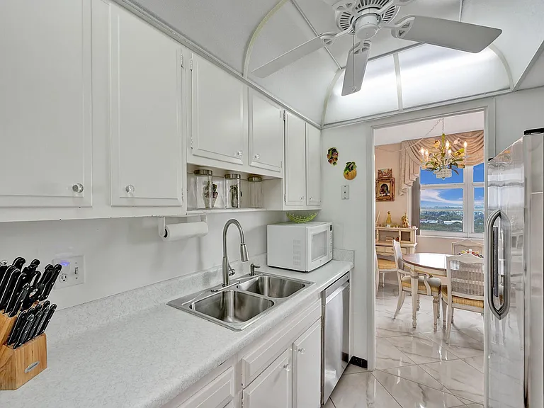 2121 N Ocean Blvd — Photo 11