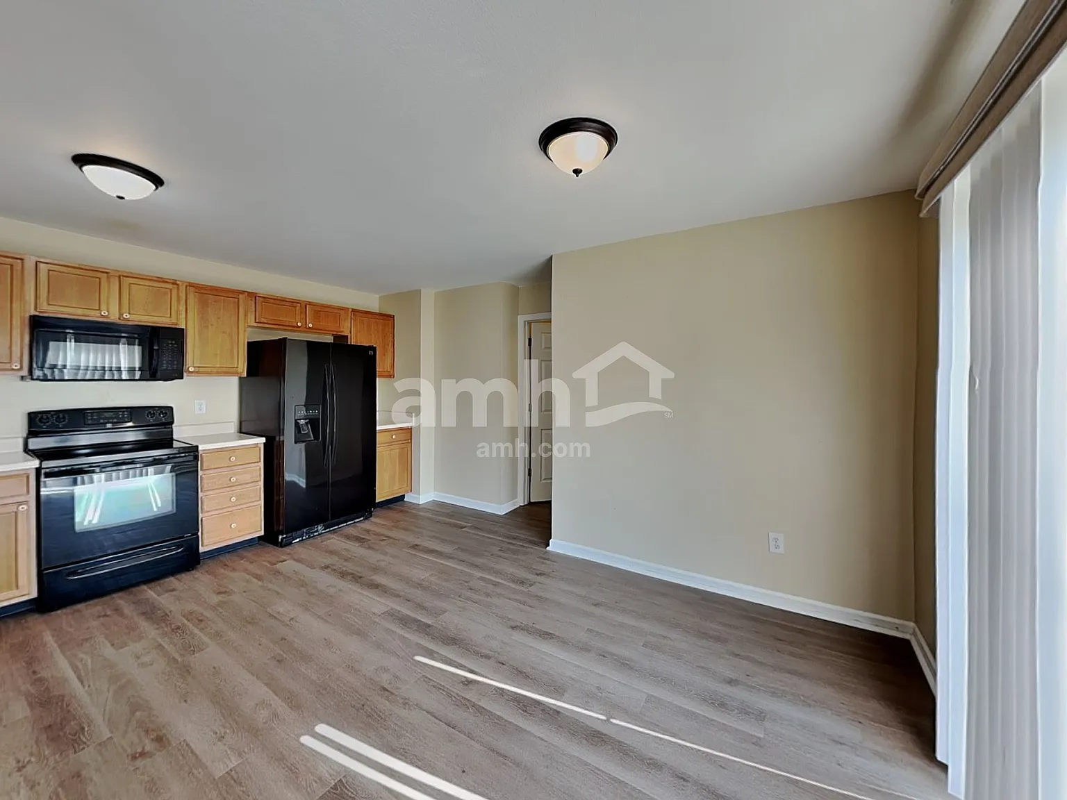 3 bed, 2.0 bath, 1759 sqft, $2,180 — Photo 4