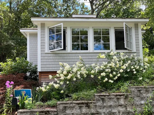 12 Stonecleve Rd, Wellesley, MA 02482