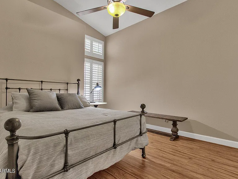 1138 E Amberwood Dr — Photo 26