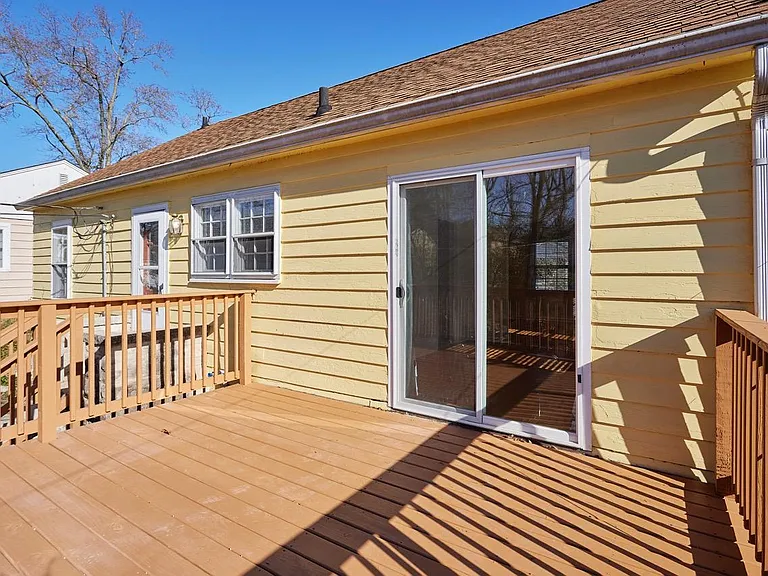 208 S Clark St — Photo 23