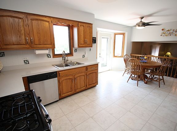 4th image of 13734 Logan Dr