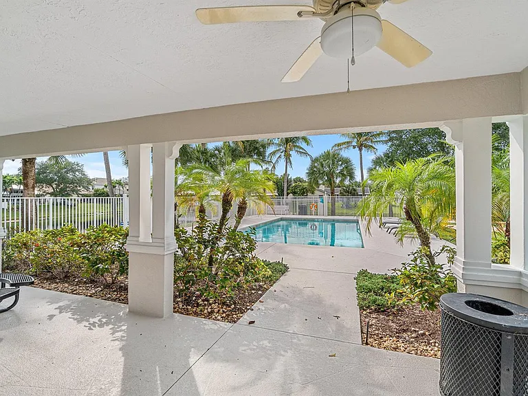 494 Enfield Ct — Photo 48