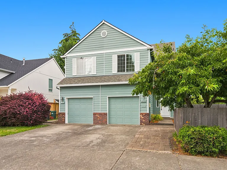1499 NE Birkshire Ct — Photo 3