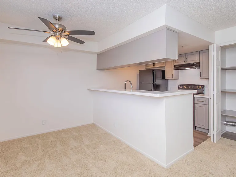 Glenoaks Terrace Apartments — Photo 17