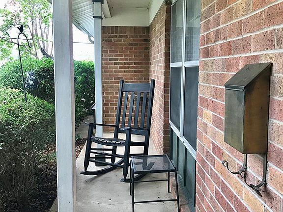 4th image of 2641 Lasalle Dr