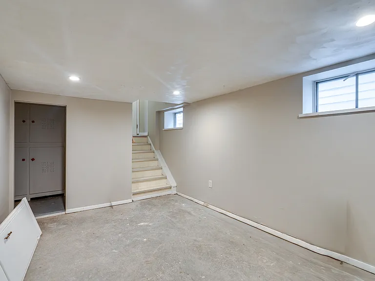 934 Royal Rd — Photo 16