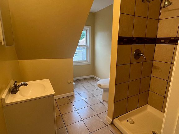 3rd image of 12 N 18th St Floor 3