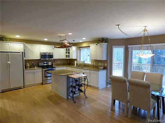 5th image of 1932 Hampshire Ct