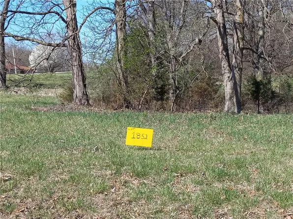 1852 Lake Viking Ter, Gallatin, MO 64640