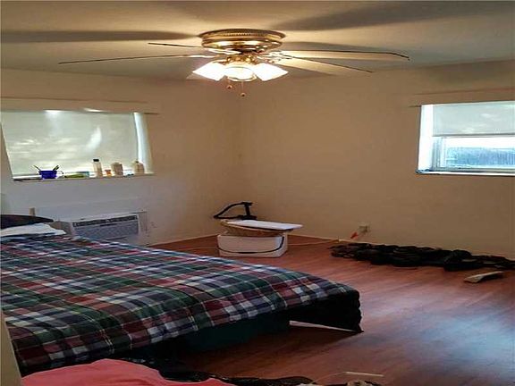 5th image of 1027 NE 38th St