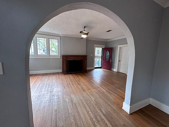 4th image of 825 Maury St
