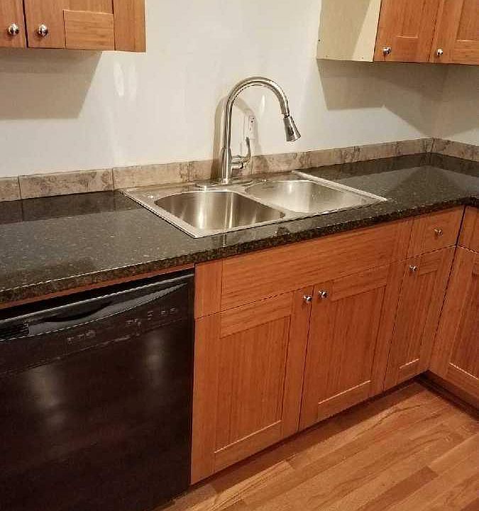 KITCHEN/GRANITE COUNTER TOPS