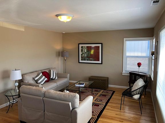 2nd image of 420 Seacliff Dr