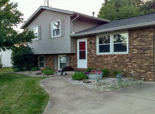1933 Country Fair Dr, Washington, IL 61571