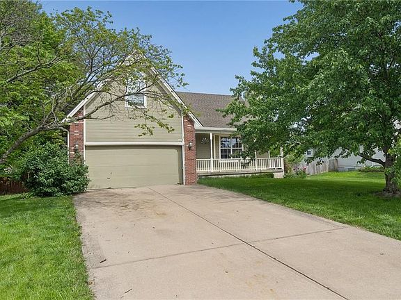 2nd image of 325 SE Canterbury Ln