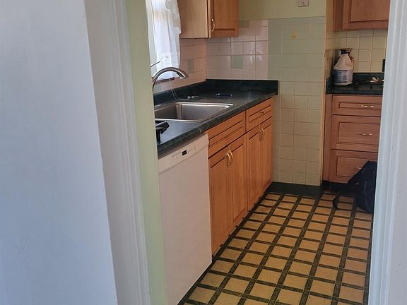 3rd image of 2523 Losantiville Ave