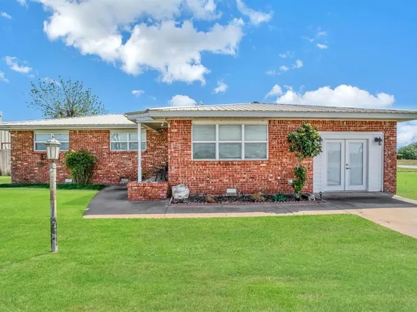 423 NW 4th St, Tipton, OK 73570