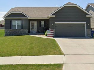4605 Brook Cir, Papillion, NE 68133