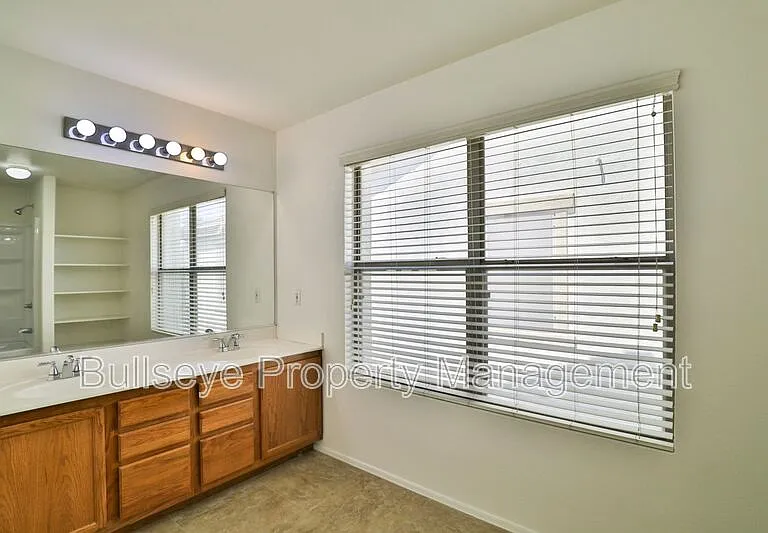 1069 E Lowell Ct — Photo 21