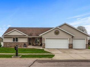 1217 18th St SW, Faribault, MN 55021