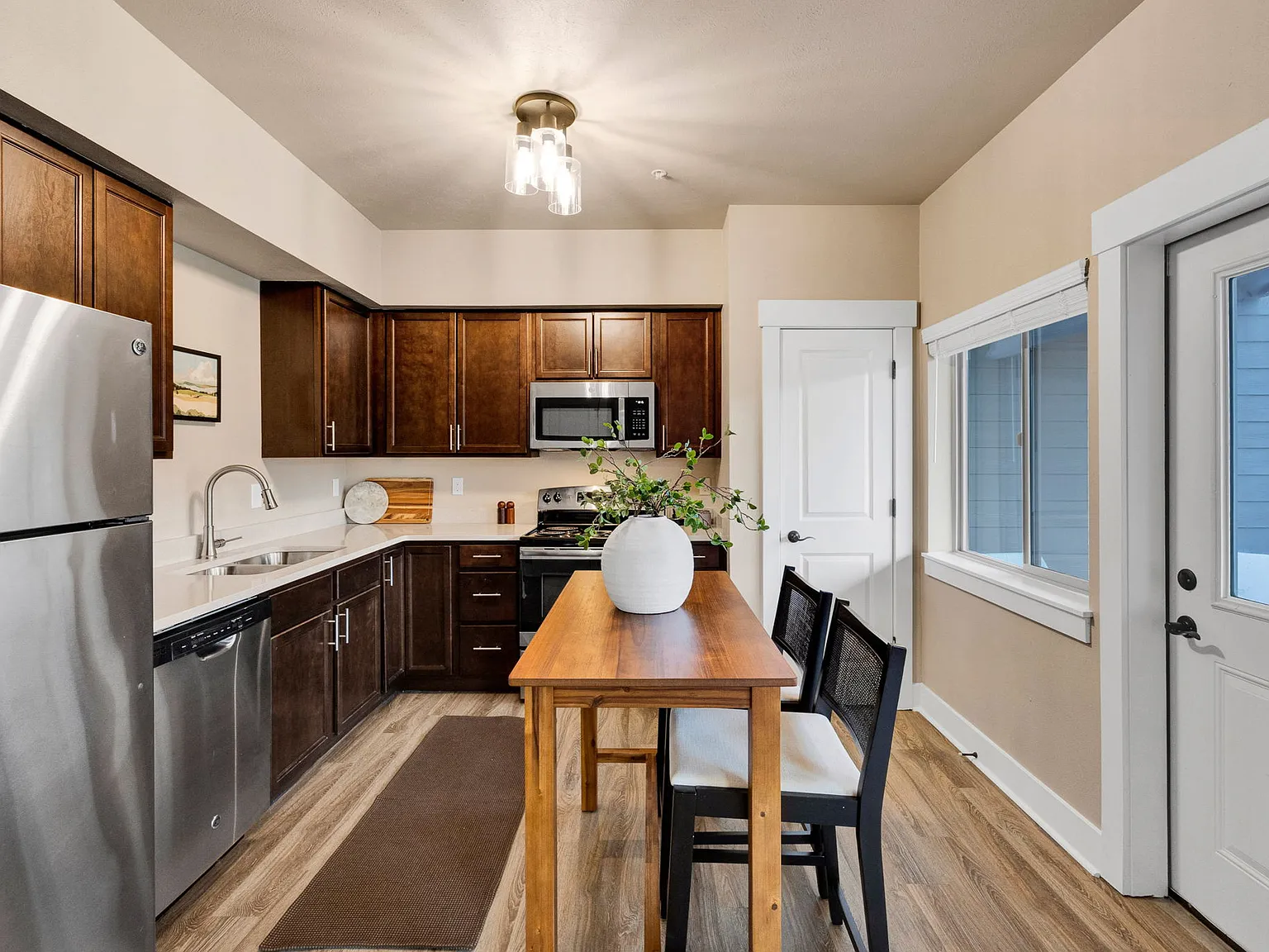 Brooklyn West Apartments — Photo 2