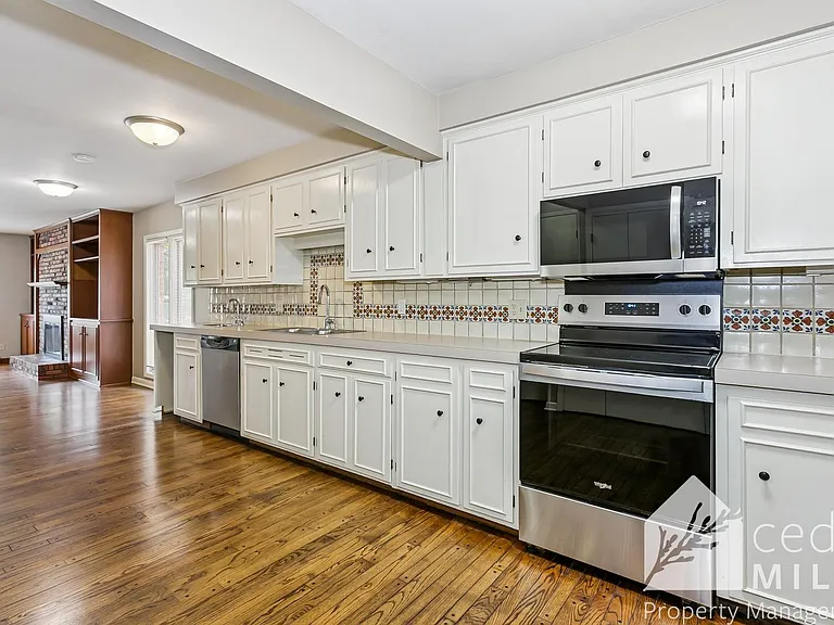 125 S Oakwood St — Photo 14