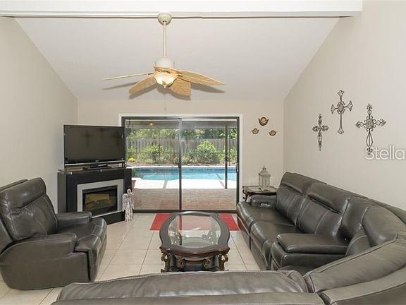 5th image of 3049 Woodpine Ln