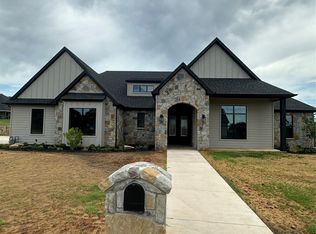 1604 N Mason St, Bowie, TX 76230