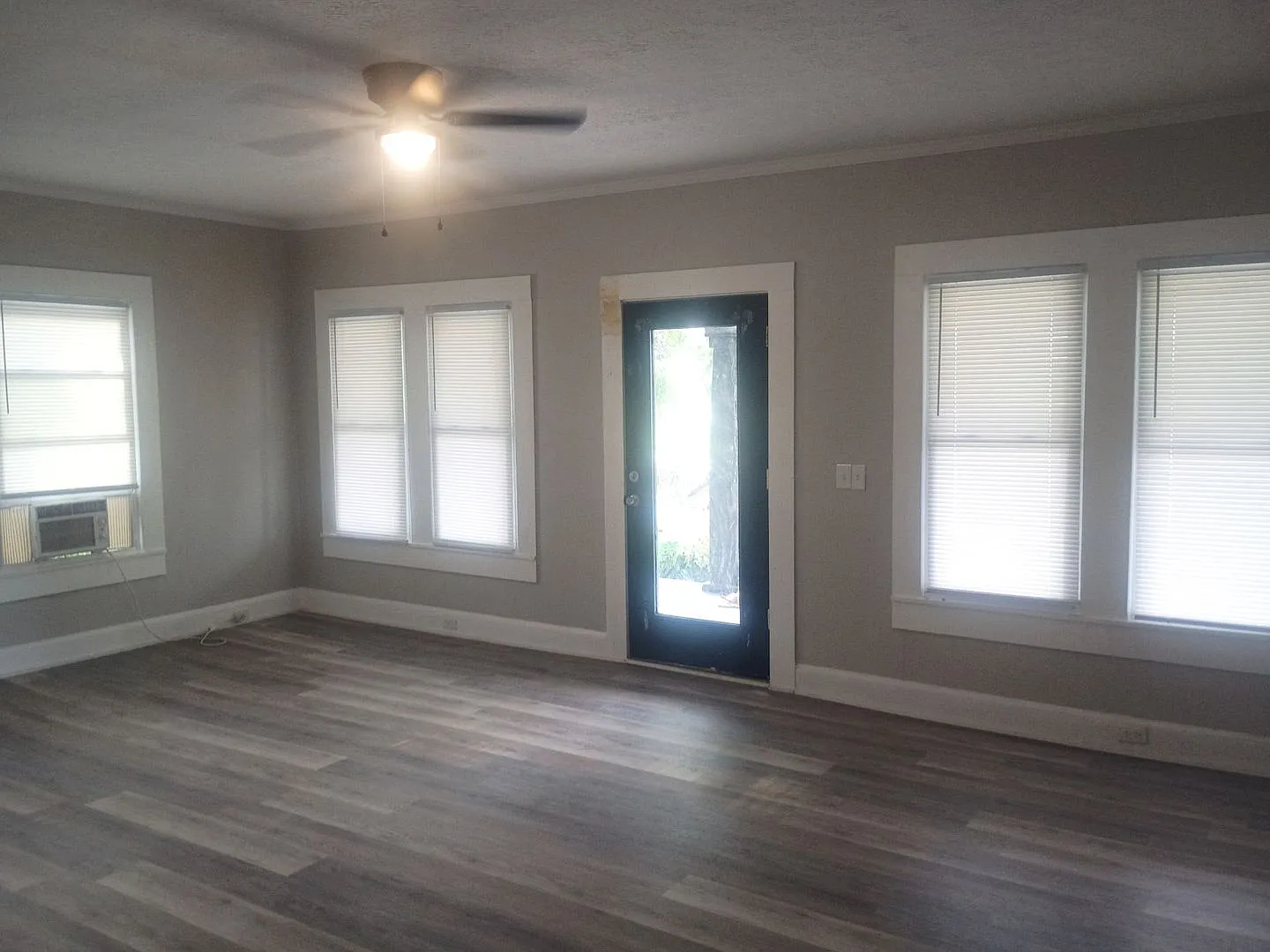 2 Bed 2 Bath Newly Renovated Home — Photo 3