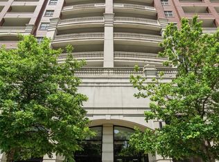 828 W Grace St #1304, Chicago, IL 60613