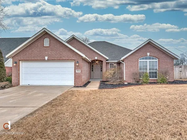 5712 W Casey Dr, Rogers, AR 72758