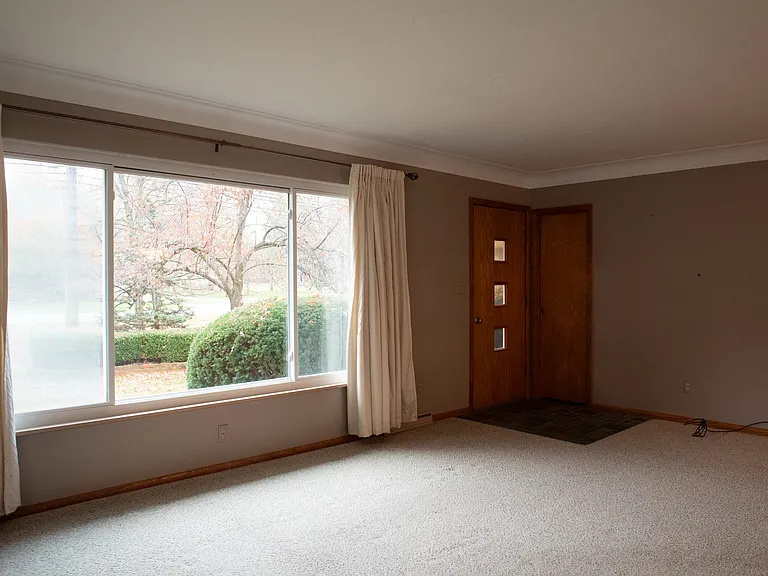 2066 Bradley Rd — Photo 6