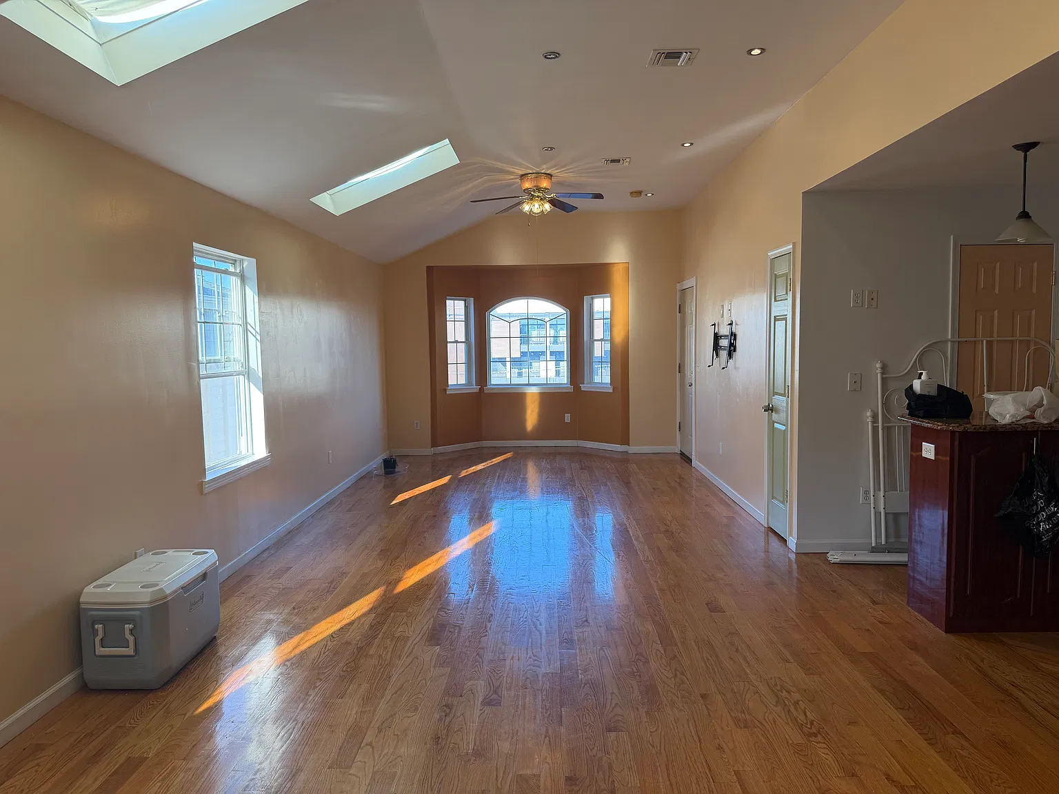 3 bed, 1500 sqft, $2,850 — Photo 4