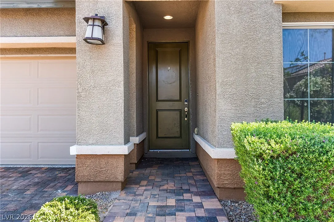 4 bed, 3.0 bath, 2158 sqft, $2,985 — Photo 4