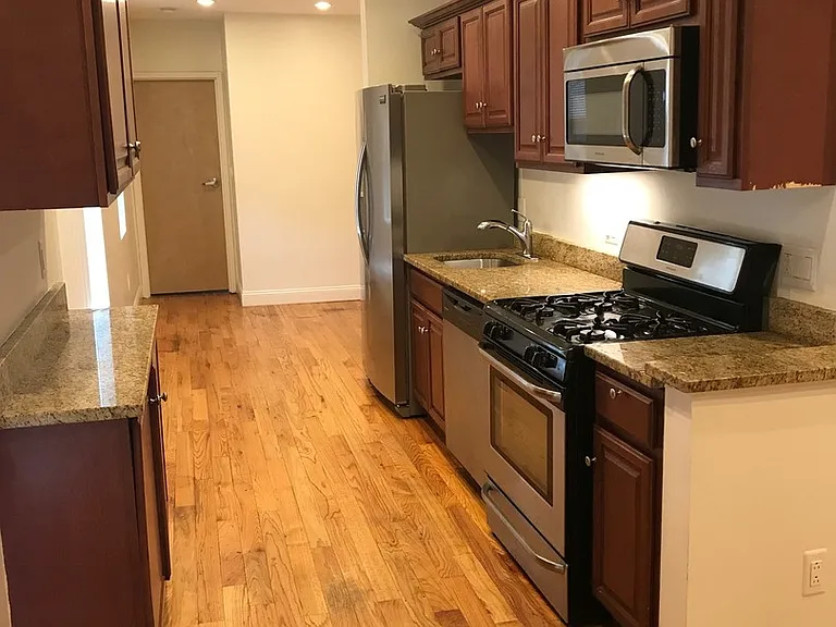 555 Winchester Ave — Photo 2