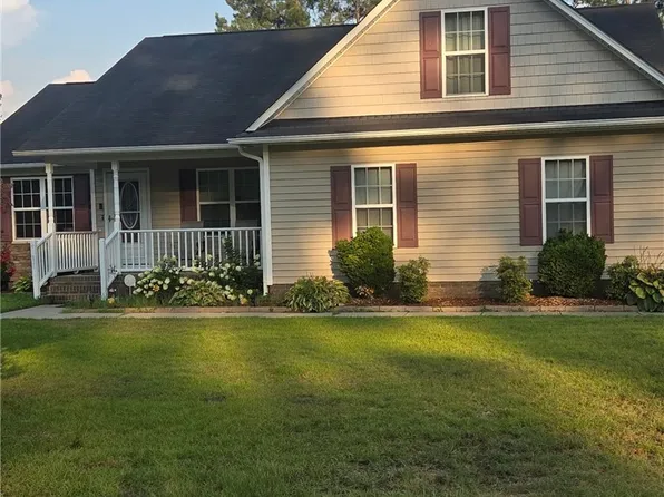 4611 Salem Prince Dr, Hope Mills, NC 28348