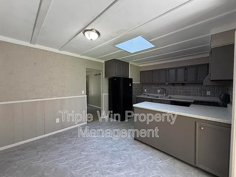 762 Del Marco Dr — Photo 17
