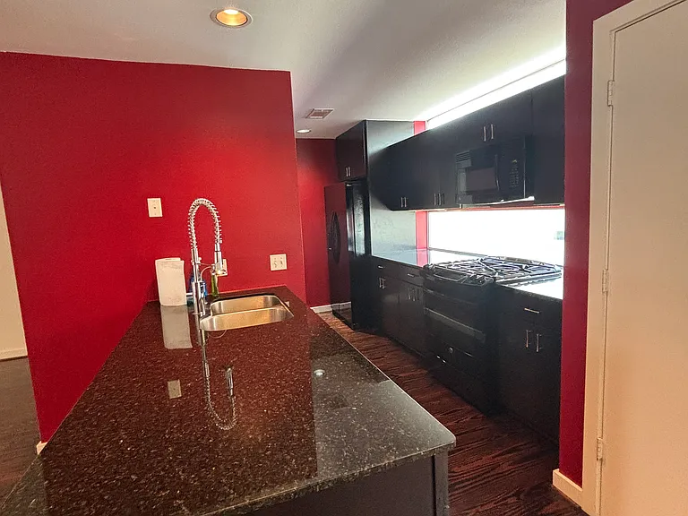 2429 Wentworth St — Photo 13