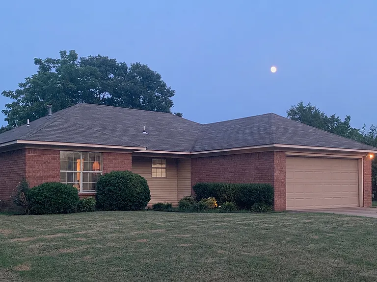 2250 Remington Rd — Photo 1