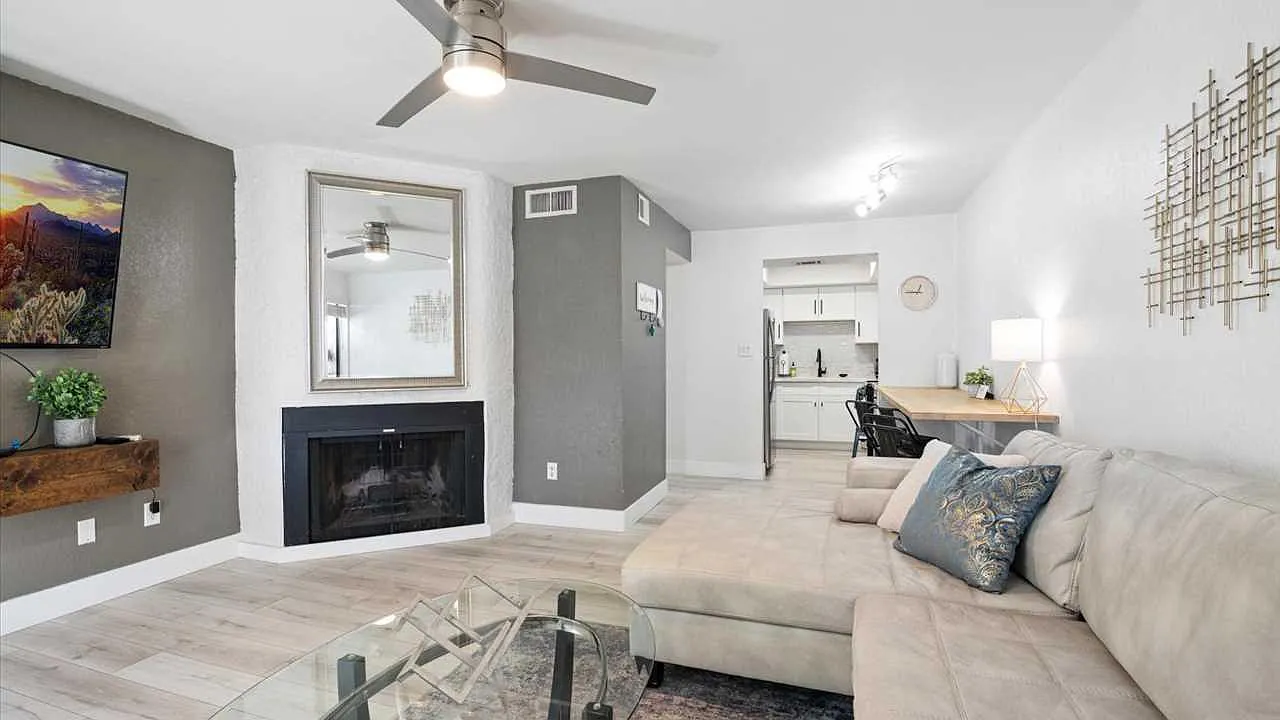2 bed, 1.5 bath, 894 sqft, $2,800 — Photo 2