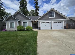 299 SE Fairview St, Mill City, OR 97360
