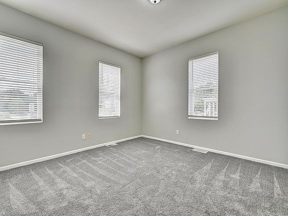 5th image of 329 Berry Ave