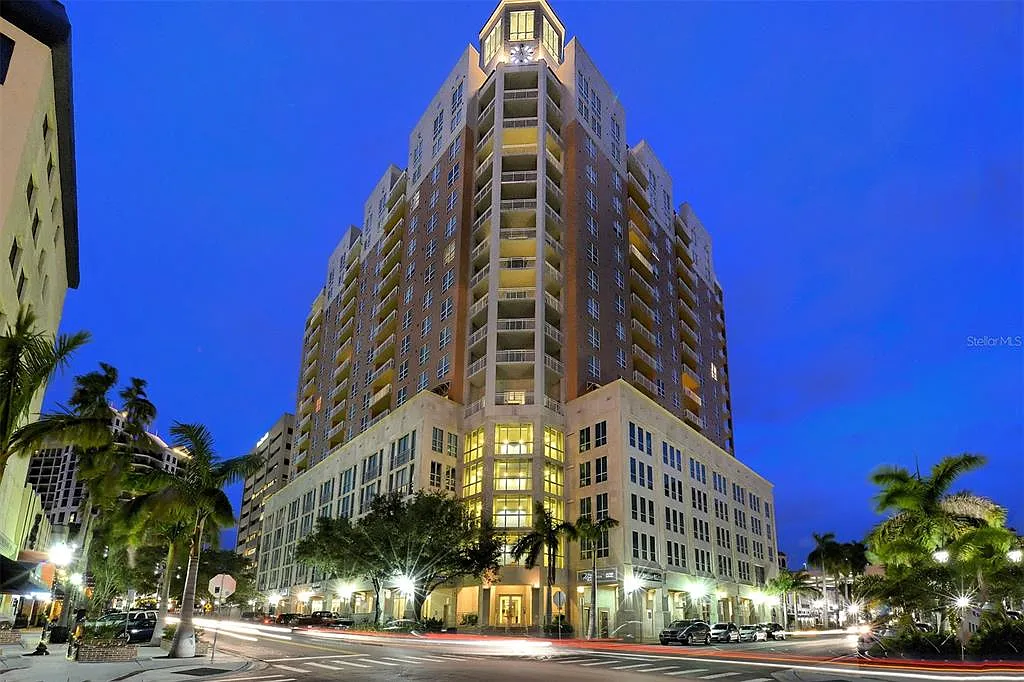 2 bed, 2.0 bath, 1336 sqft, $5,500 — Photo 1