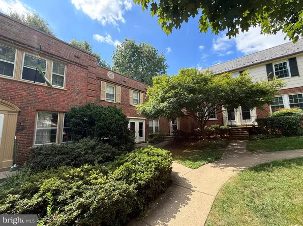 1400 S Barton St APT 424, Arlington, VA 22204