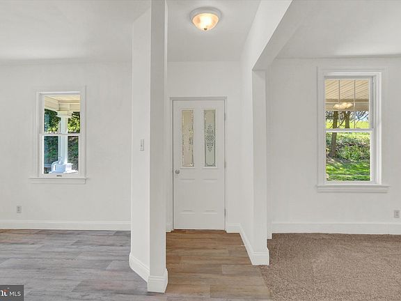 5th image of 970 S Pleasant Ave