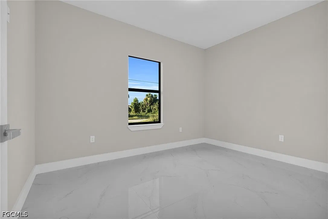4 bed, 2.0 bath, 1698 sqft, $2,400 — Photo 2